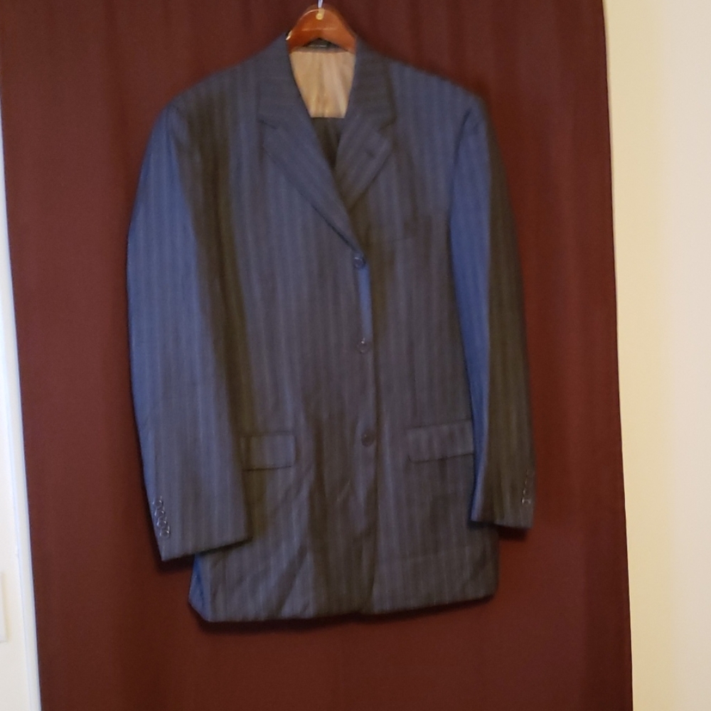 44L Gray pinstripe signal breasted mens suit